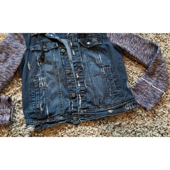 79 Free People Distressed Knit Denim Jean Jacket blue Indie Wash sz M BOHO - Picture 4 of 9